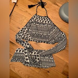Flying tomato EUC black/white patterned halter wrap style crop top Size Large